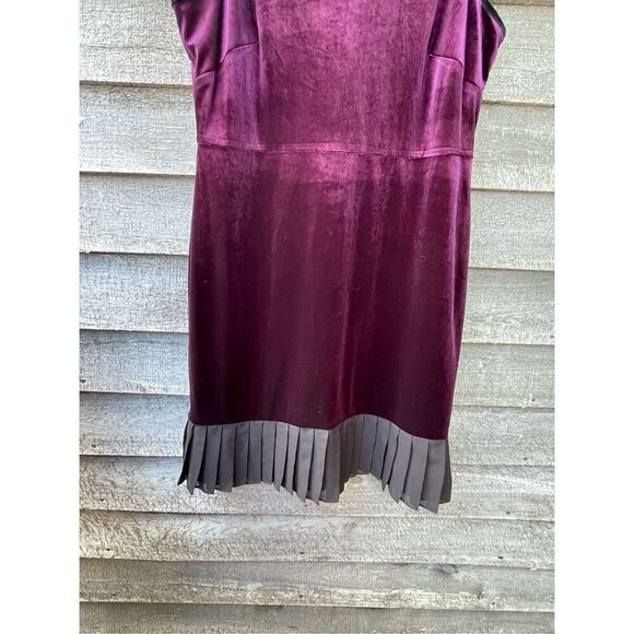 Sandra Darren size 14 sheath dress back exposed zipper accordion pleated bottom. - Picture 5 of 6